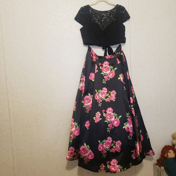B.Darling Dresses & Skirts - 2 PIECES SET ..LACE TOP-BLACK SKIRT WITH PINK FLOWERS ...SIZE 17/18